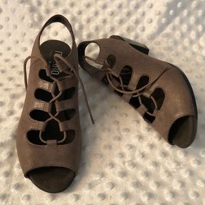 Munro jillie sandal size 6M brown lace up open toe